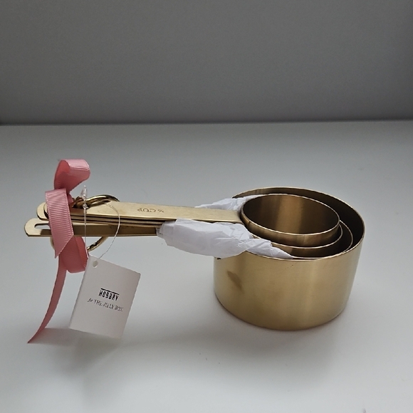Hobbry Other - Hobbry Piece Gold Measuring Cup Set